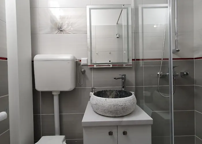 Apartment Artment! A New And Stylish For - Free Parking