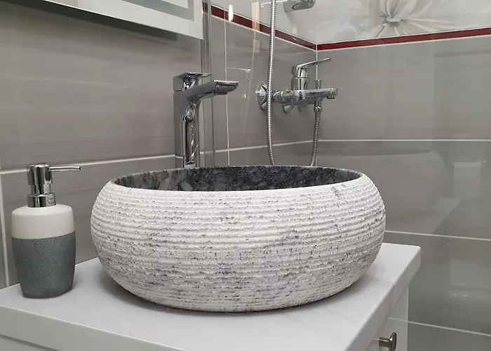 Artment! A New And Stylish For - Free Parking